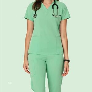 Mandala scrubs: 6 pocket top and jogger bottoms in color mint